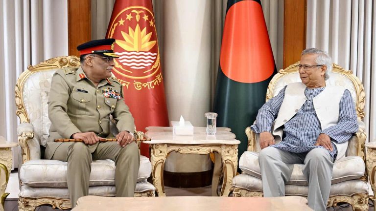 প্রধান উপদেষ্টার সঙ্গে পাক যৌথ বাহিনীর চেয়ারম্যানের সাক্ষাৎ