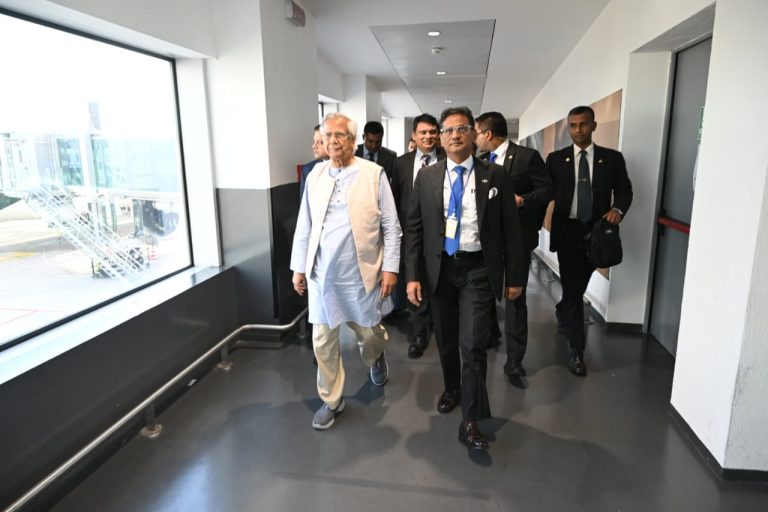 প্রধান উপদেষ্টা রোম পৌঁছেছেন