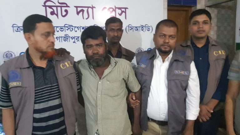 গাজীপুর সিআইডির হাতে ককটেলসহ ডাকাত সর্দার গ্রেপ্তার
