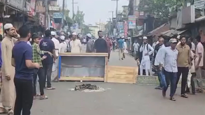 ‘গাড়িচাপায়’ হেফাজত নেতার মৃত্যু, চট্টগ্রামে সড়ক অবরোধ