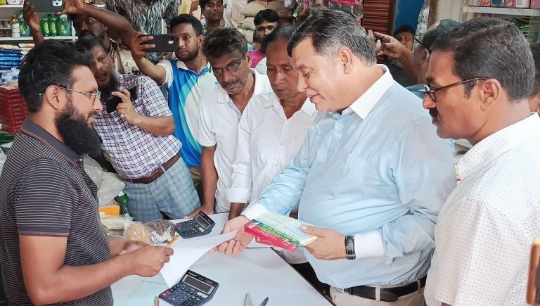 জামালপুরে বিএনপির ৩১ দফার লিফলেট বিতরণ