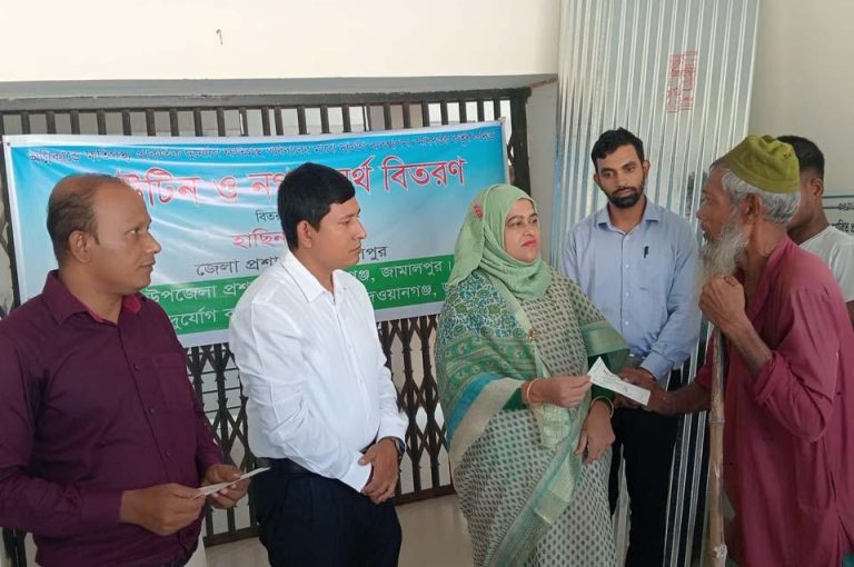 দেওয়ানগঞ্জে ক্ষতিগ্রস্তদের সহায়তা প্রদান