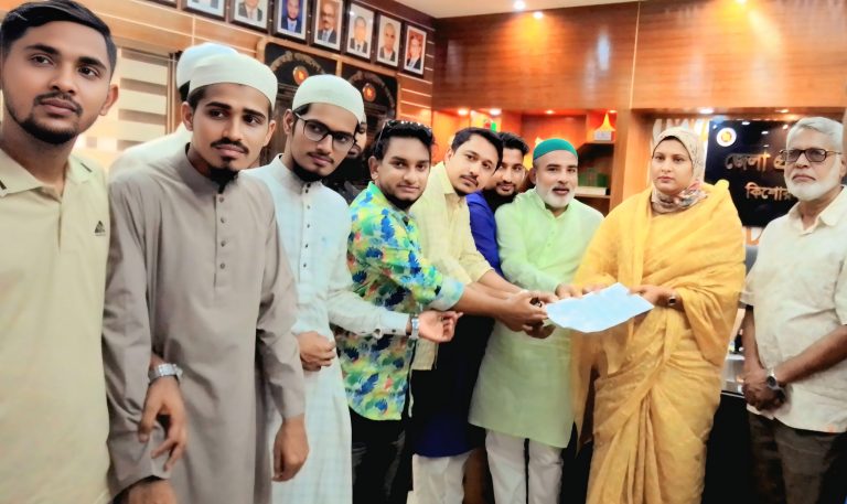 ঢাকা বিভাগ থেকে কিশোরগঞ্জকে সরানোর প্রস্তাবের প্রতিবাদে স্মারকলিপি প্রদান