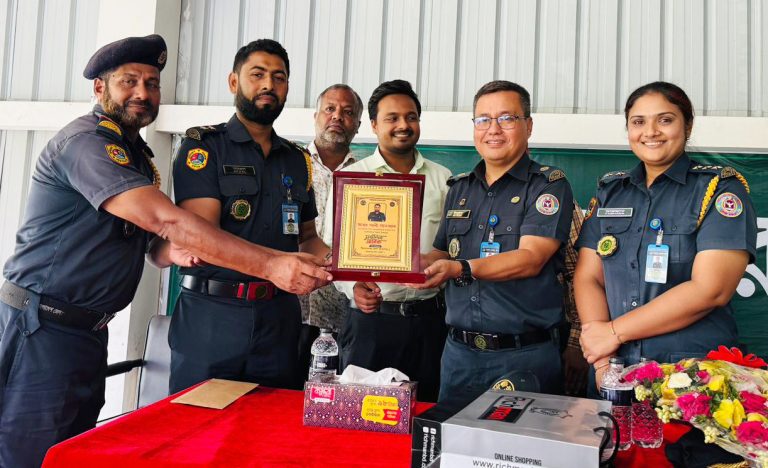 কিশোরগঞ্জ জেলা কারাগারের ডেপুটি জেলার আলী আফজালকে বিদায় সংবর্ধনা