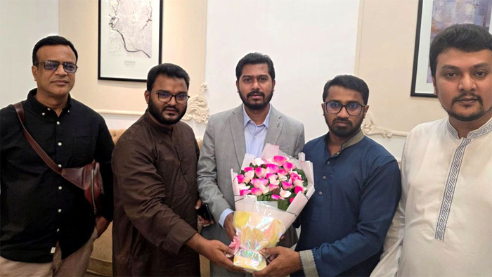 চিকিৎসা শেষে দেশে ফিরলেন নুর