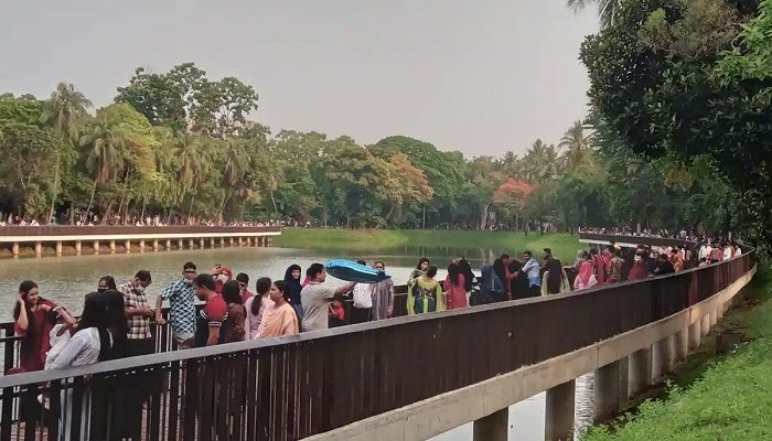 রমনা পার্কের লেক থেকে মরদেহ উদ্ধার