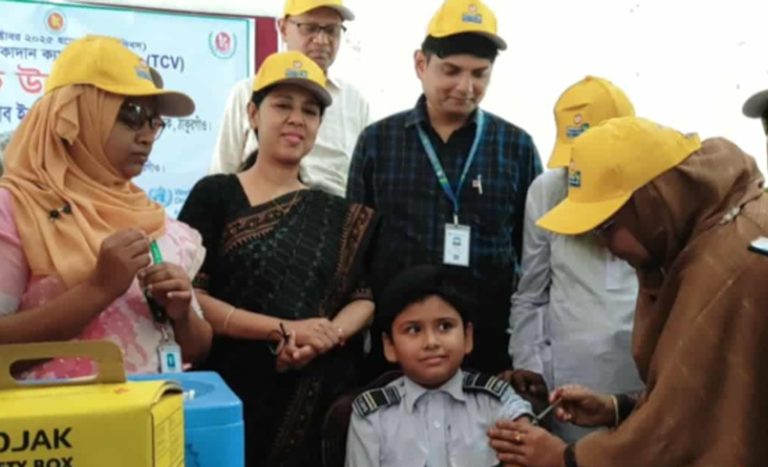 ঠাকুরগাঁওয়ে টাইফয়েড টিকাদান কর্মসূচির উদ্বোধন