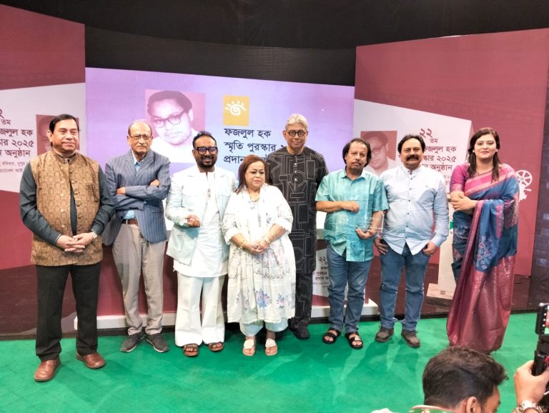 ফজলুল হক স্মৃতি পুরস্কার ২০২৫ পেলেন রায়হান রাফী আলিমুজ্জামান