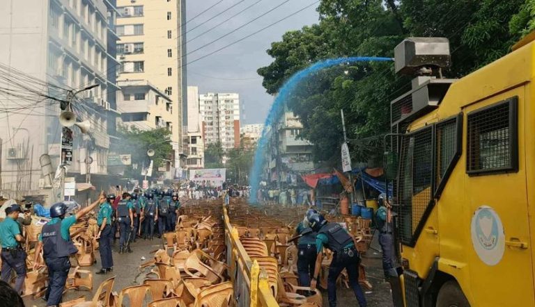 জাতীয় পার্টির কেন্দ্রীয় কার্যালয়ের সামনের কর্মী সমাবেশ পন্ড