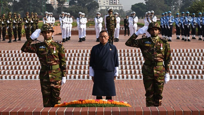 ঢাকা সফরে ভুটানের প্রধানমন্ত্রী, স্মৃতিসৌধে পুষ্পস্তবক অর্পণ