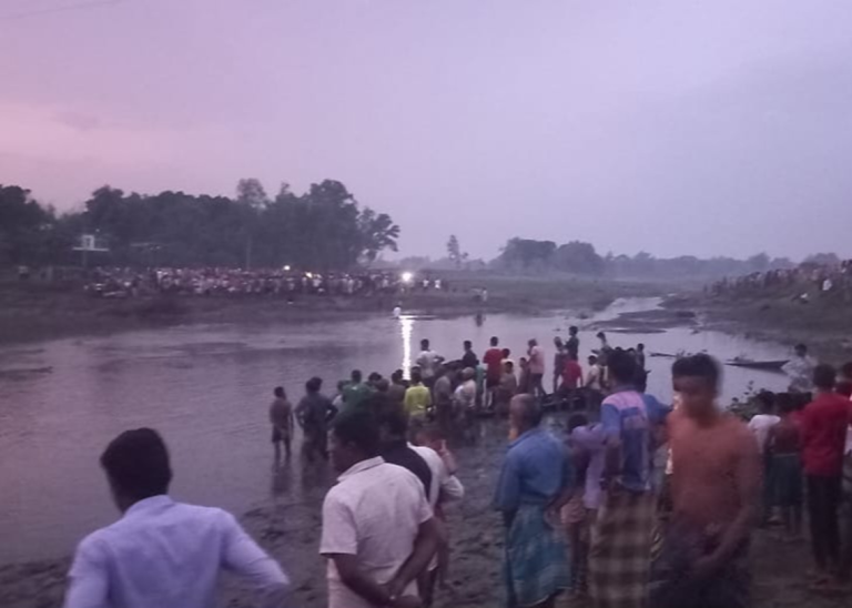 মাদারগঞ্জে ঝিনাই নদীতে ডুবে তিন শিশুর মৃত্যু, নিখোঁজ দুই জন