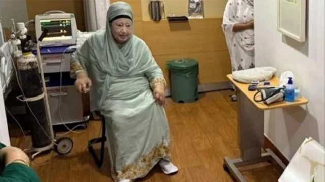 হাসপাতালে নিবিড় পর্যবেক্ষণে, দেশবাসীর কাছে দোয়া চাইলেন খালেদা জিয়া