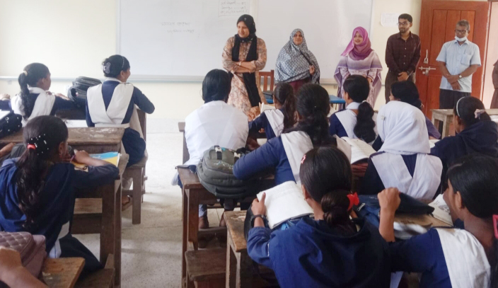 নিকলীতে বিদ্যালয়সহ ভূমি অফিস পরিদর্শনে ডিসি ফৌজিয়া খান