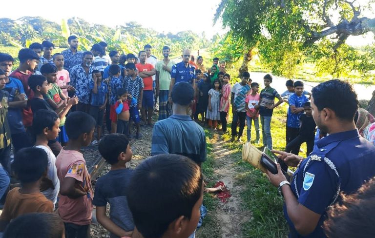 কিশোরগঞ্জে ট্রেনে কাটা পড়ে যুবকের মৃত্যু