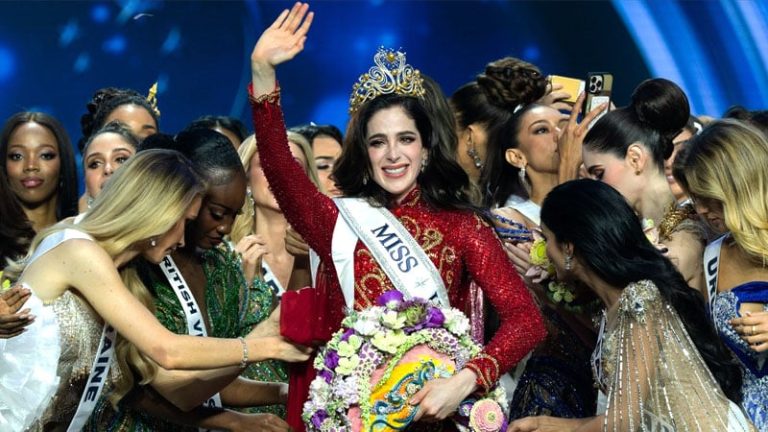 অনিশ্চিত শিক্ষাজীবন সম্পর্কে কতটা জানেন নতুন মিস ইউনিভার্স