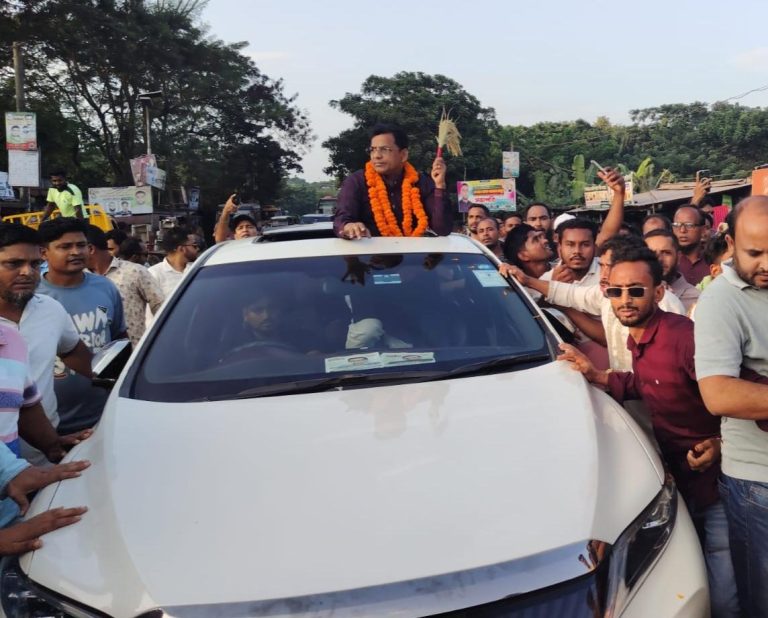 নমিনেশন নিয়ে এলাকায় এসে, পথে পথে ফুলেল শুভেচ্ছায় সিক্ত বিএনপি নেতা সেলিমুজ্জামান