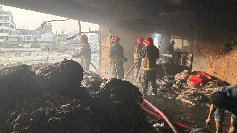 বাবুবাজারের ১৪ তলা ভবনের আগুন নিয়ন্ত্রণে