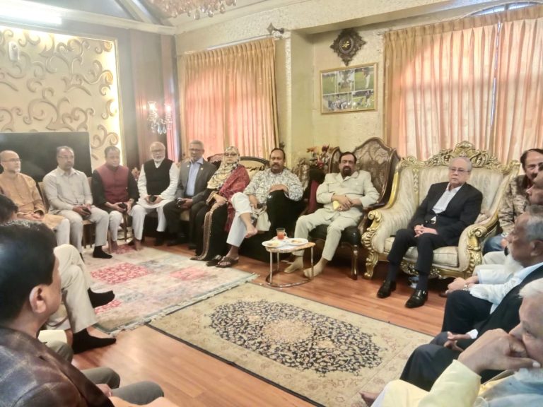 জরুরি প্রেসিডিয়াম বৈঠক অনুষ্ঠিত: জাতীয় পার্টিকে নির্বাচন থেকে দূরে রাখতেই আনিসুলের বাসভবনে হামলা ও অগ্নিসংযোগ