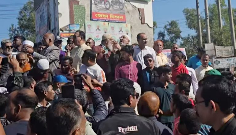 কিশোরগঞ্জ-১ আসনে বিএনপির প্রার্থী পরিবর্তনের দাবিতে মহাসড়ক অবরোধ