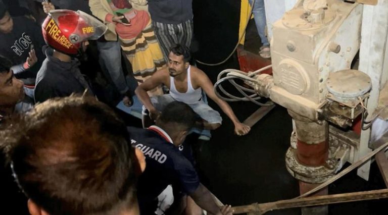 ফেরি থেকে ট্রাকসহ ৫ যানবাহন নদীতে, ৩ জনের লাশ উদ্ধার