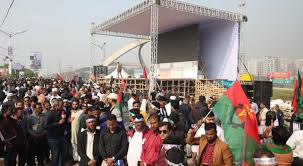 তারেক রহমানের গণসংবর্ধনাস্থল সকাল থেকেই নেতা-কর্মীর ঢল, চলছে স্লোগান