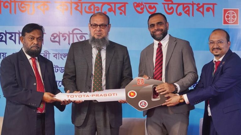 বিশ্বখ্যাত জাপানি টয়োটা হায়েস এখন প্রগতিতে