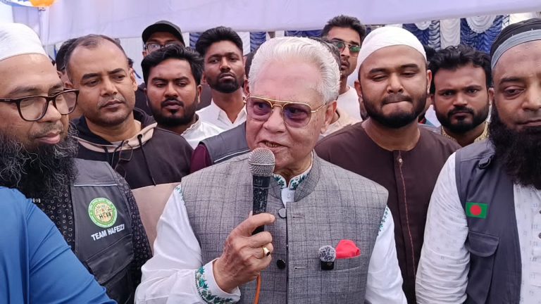 পটুয়াখালীতে ফ্রি মেডিকেল ক্যাম্প পরিদর্শন করলেন আলতাফ হোসেন চৌধুরী