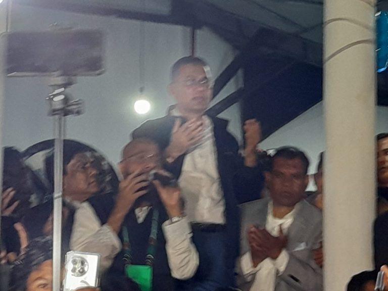 মধ্যরাতে শ্বশুর বাড়িতে তারেক রহমান, চাইলেন ধানের শীষে ভোট