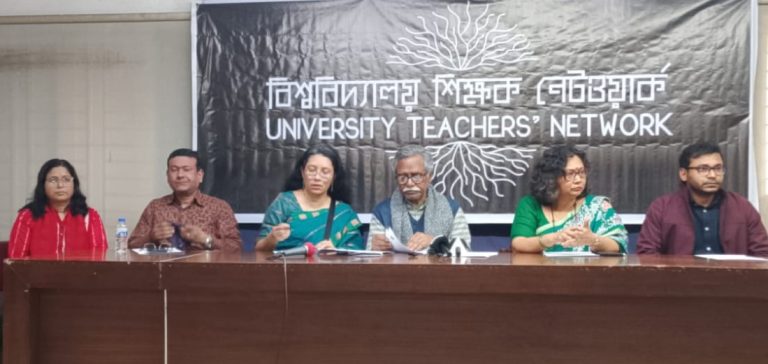 ‘দেশ এখন নতুন ধারার ফ্যাসিবাদী আগ্রাসনের মধ্যে আছে’: অধ্যাপক আনু মুহাম্মদ