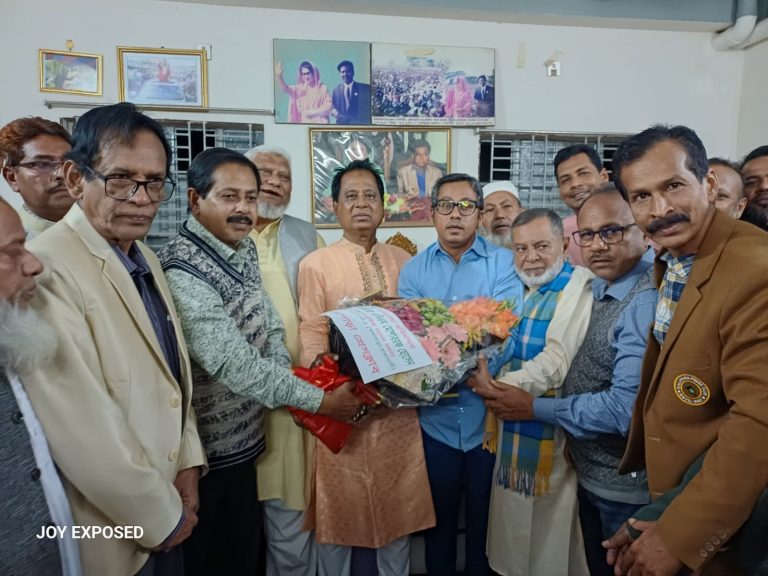 কলাপাড়ায় নবনির্বাচিত সাংসদ এবিএম মোশাররফকে প্রেসক্লাবের ফুলেল শুভেচ্ছা