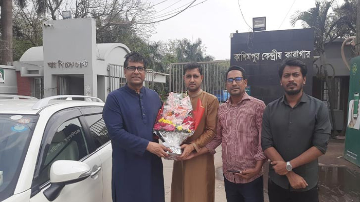 কারামুক্ত হলেন সাংবাদিক আনিস আলমগীর