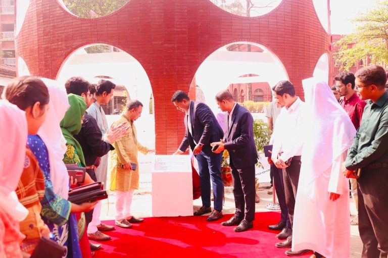 চট্টগ্রামের ঐতিহ্যবাহী জিরো পয়েন্টে নতুন প্রাণ ফেরালেন ডিসি জাহিদ