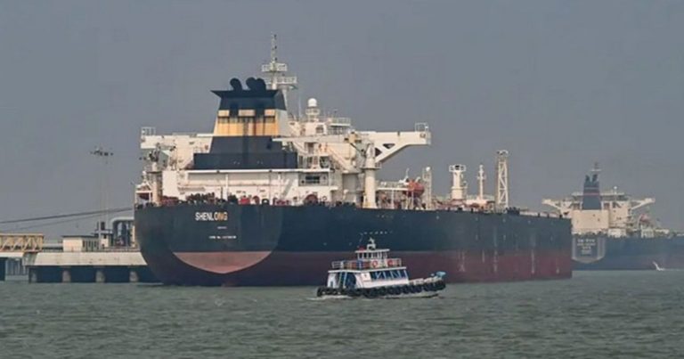 ইরানের তেলের ওপর নিষেধাজ্ঞা তুলে নিলো যুক্তরাষ্ট্র