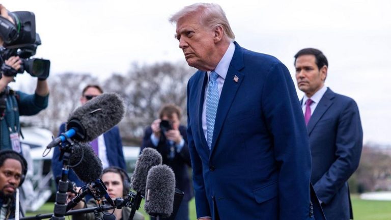 ইরানের বিদ্যুৎকেন্দ্রে হামলা স্থগিতের ঘোষণা ট্রাম্পের