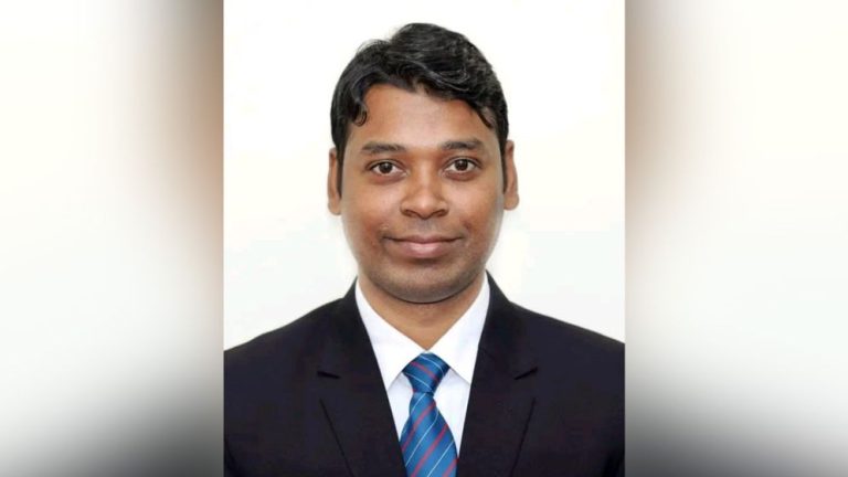 নারীর সংঙ্গে অন্তরঙ্গ ভিডিও ফাঁস, সেই ইউএনও ওএসডি