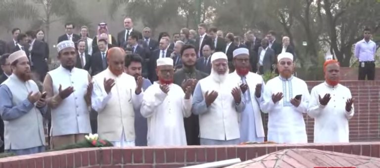 জাতীয় স্মৃতিসৌধে শহীদদের জন্য মোনাজাত করলো জামায়াত