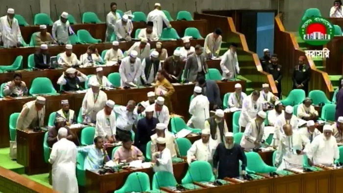 জাতীয় সংসদ থেকে বিরোধীদলের ওয়াকআউট
