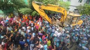 উচ্ছেদ না পুনর্বিন্যাস-রাষ্ট্র কি কর্মসংস্থানের দায় এড়িয়ে যেতে পারে?