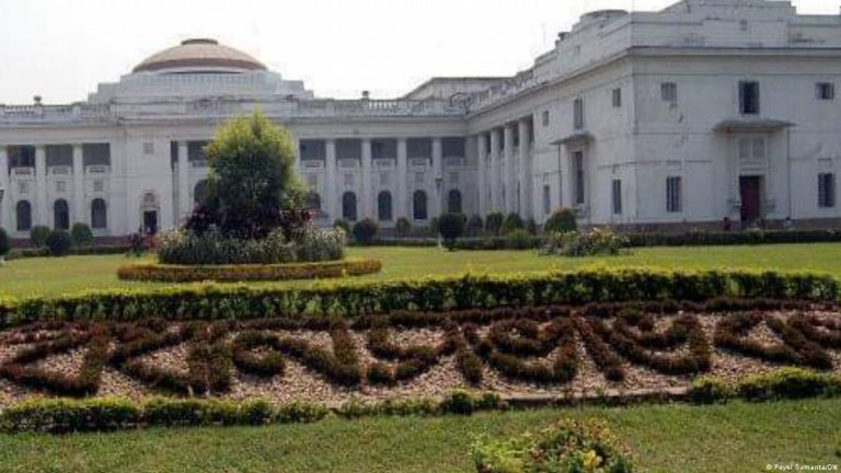 পশ্চিমবঙ্গে রাষ্ট্রপতির শাসন জারি,মুখ্যমন্ত্রীর পদ হারালেন মমতা