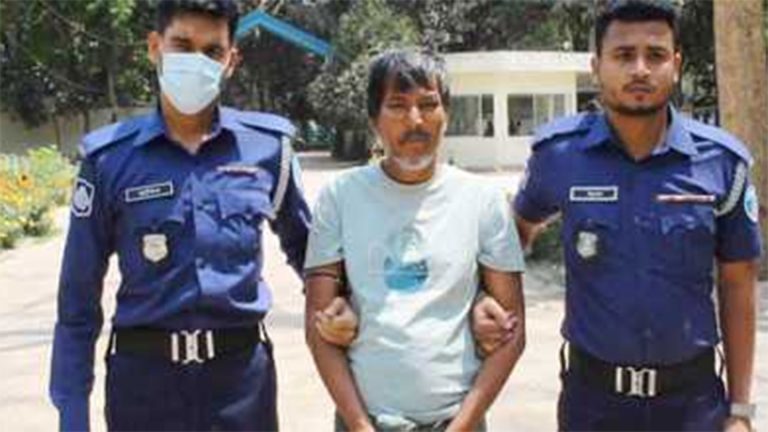 শিশু ধর্ষণে অভিযুক্তকে ঘিরে জনরোষ, পুলিশের কাছ থেকে নেওয়ার চেষ্টা