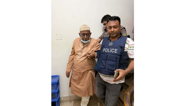 রংপুরের বেগম রোকেয়া বিশ্ববিদ্যালয়ের সাবেক উপাচার্য অধ্যাপক মো. হাসিবুর রশীদ গ্রেফতার।