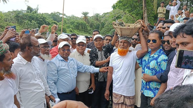 ৪৫ বছর পর শহীদ জিয়ার খননকৃত খালের পুন:খনন কার্যক্রমের উদ্বোধন করলেন এমপি মোশাররফ