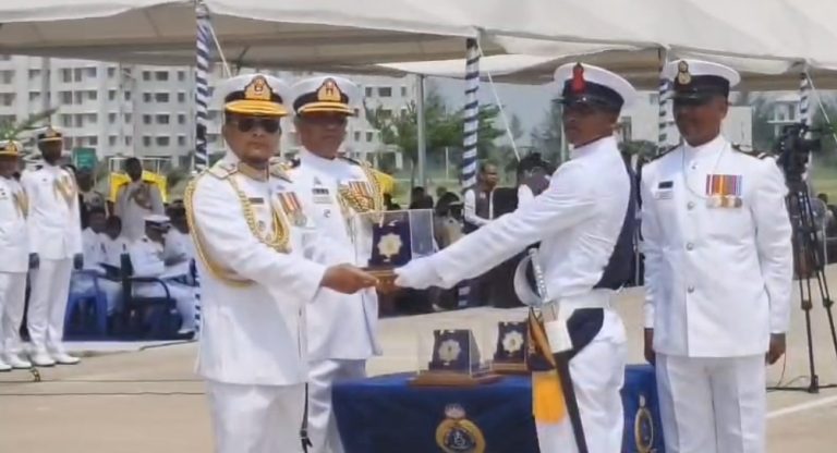 সমুদ্রের নিরাপত্তা রক্ষায় নৌবাহিনী ও কোস্টগার্ড নিরলসভাবে কাজ করে যাচ্ছে: নৌবাহিনী প্রধান