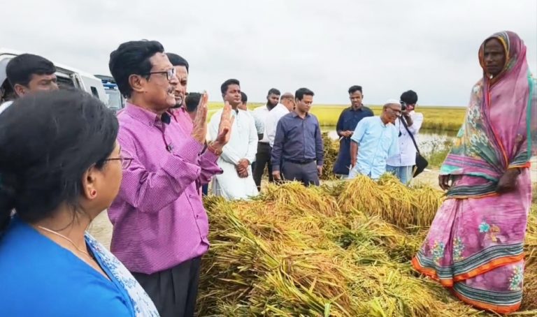 কিশোরগঞ্জ হাওরের নিজ এলাকার ক্ষতিগ্রস্ত কৃষকদের পাশে এমপি ফজলুর রহমান