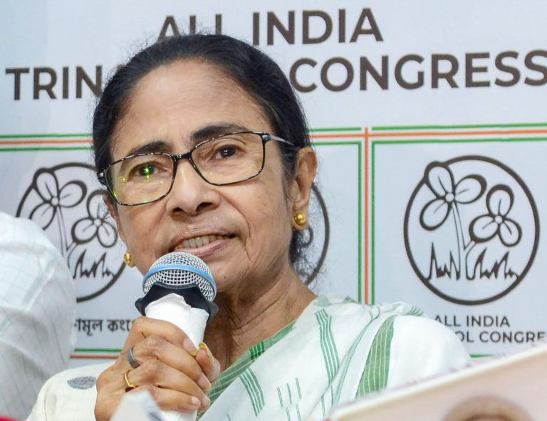 ইস্তফা দিতে চান না ‘মুখ্যমন্ত্রী’ মমতা!