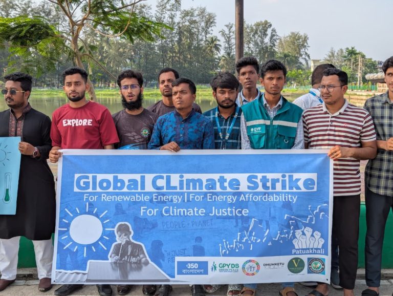 পটুয়াখালীতে গ্লোবাল ক্লাইমেট স্ট্রাইক অনুষ্ঠিত