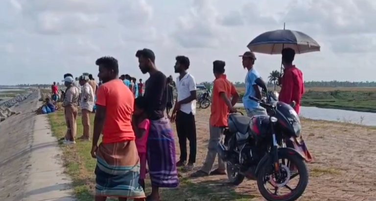 কলাপাড়ায় নদীর তীর থেকে অজ্ঞাত নারীর লাশ উদ্ধার