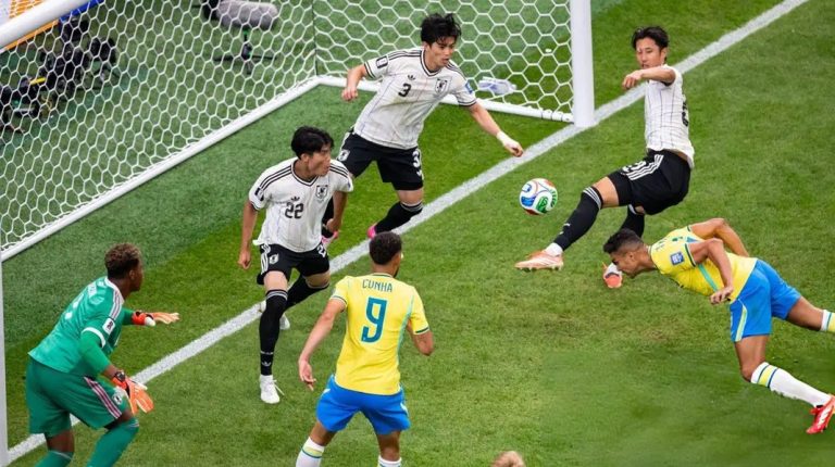 দুর্দান্ত প্রত্যাবর্তন: জাপানকে হারিয়ে শেষ ষোলোতে ব্রাজিল