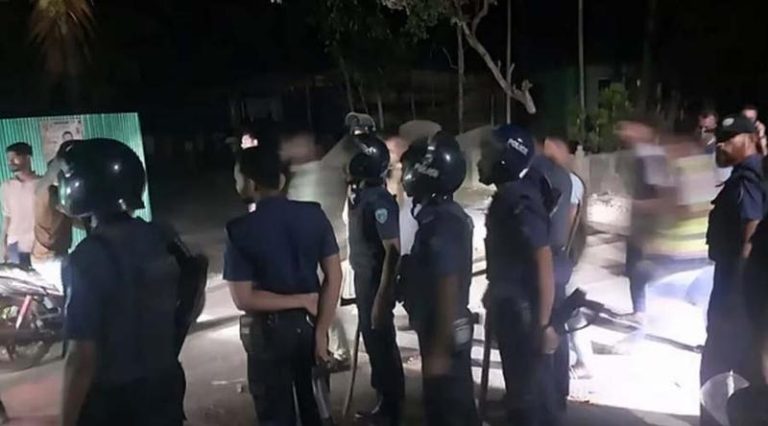 নোয়াখালীতে বিএনপি ও আওয়ামী লীগের রক্তক্ষয়ী সংঘর্ষ: কার্যালয় ও মোটরসাইকেলে আগুন