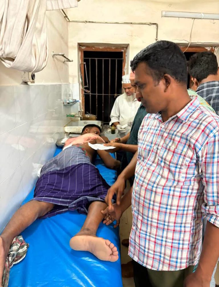 কলাপাড়ায় বজ্রপাতে আহত ৫ জেলে হাসপাতালে চিকিৎসাধীন